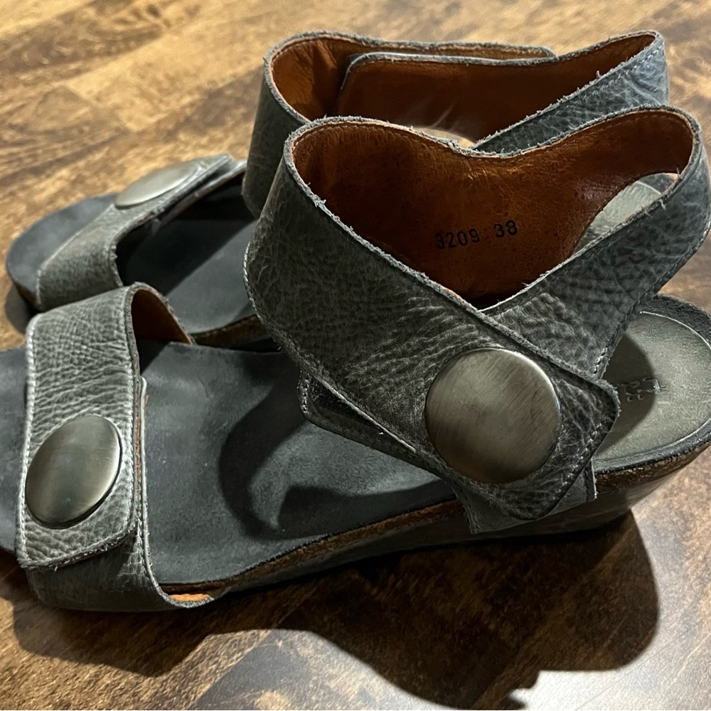 Taos Carousel graphite wedge sandals - Picture 3 of 7